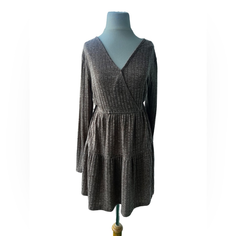 NWT CUPSHE Women's Mini Dress V Neck Knit Ruffled Hem Belted Long Sleeve A Line - Picture 4 of 7
